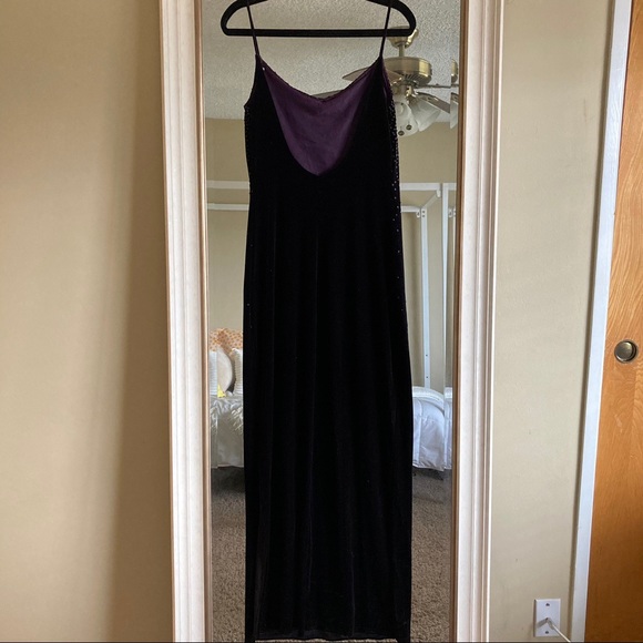 Vintage City Triangles beaded velvet dress. - Picture 4 of 4